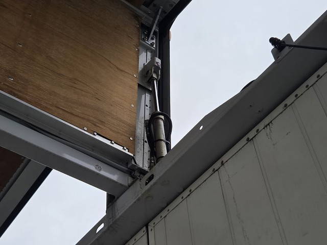 三菱ふそうキャンターアルミウイング小型（2t・3t）[写真21]