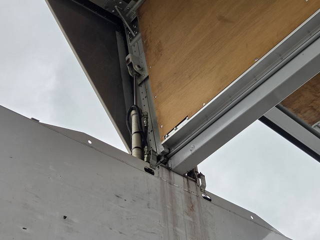 三菱ふそうキャンターアルミウイング小型（2t・3t）[写真22]