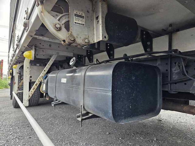 三菱ふそうキャンターアルミウイング小型（2t・3t）[写真25]