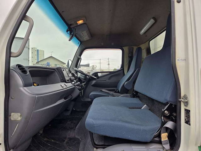 三菱ふそうキャンターアルミウイング小型（2t・3t）[写真33]