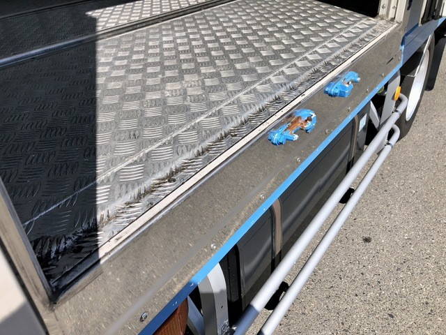 いすゞフォワード冷凍車（冷蔵車）中型（4t）[写真12]