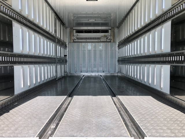 いすゞフォワード冷凍車（冷蔵車）中型（4t）[写真13]