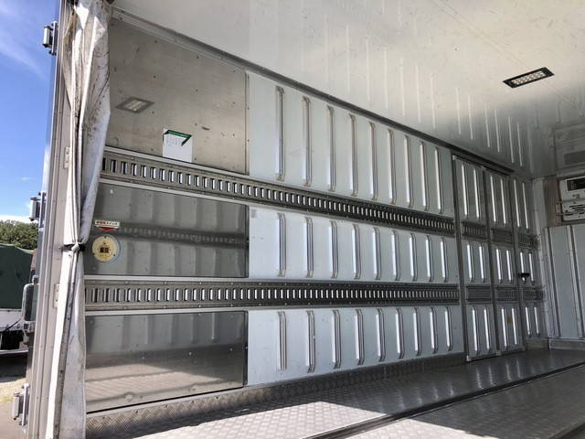 いすゞフォワード冷凍車（冷蔵車）中型（4t）[写真15]