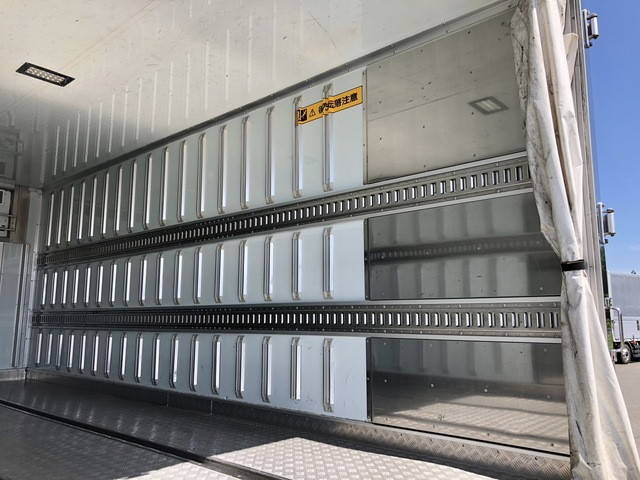いすゞフォワード冷凍車（冷蔵車）中型（4t）[写真16]