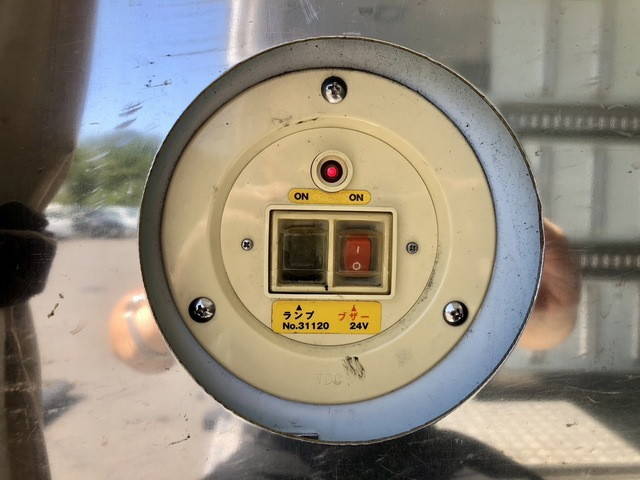 いすゞフォワード冷凍車（冷蔵車）中型（4t）[写真18]