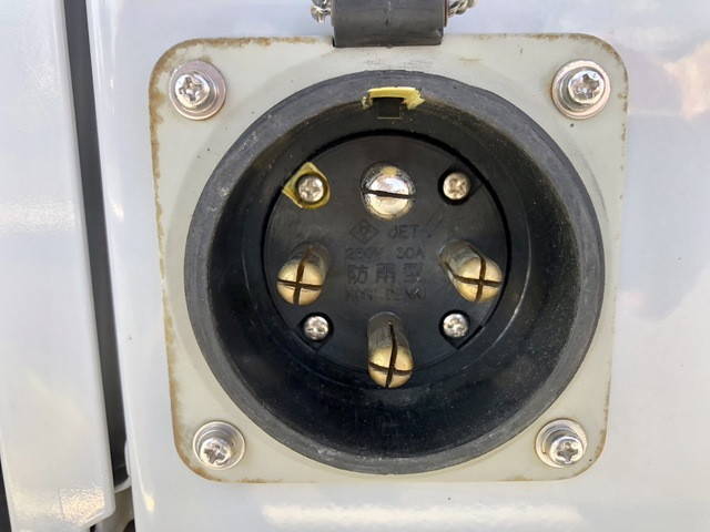 いすゞフォワード冷凍車（冷蔵車）中型（4t）[写真24]