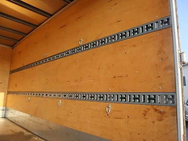 三菱ふそうキャンターアルミバン小型（2t・3t）[写真13]