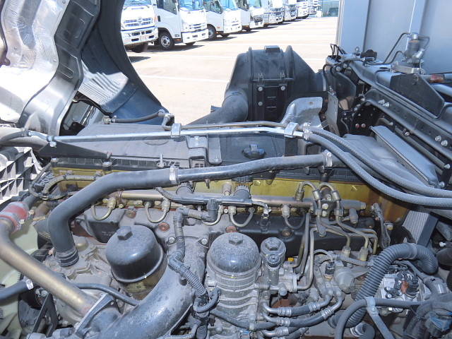 三菱ふそうスーパーグレートアルミウイング大型（10t）[写真21]