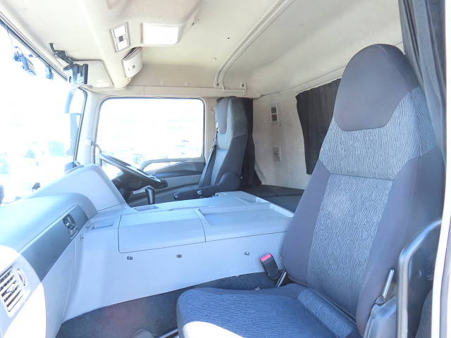 三菱ふそうスーパーグレートアルミウイング大型（10t）[写真26]