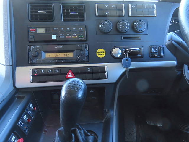 三菱ふそうスーパーグレートアルミウイング大型（10t）[写真29]