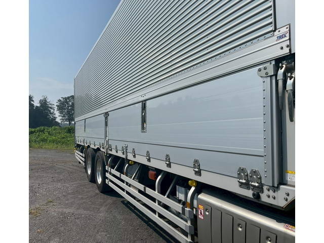 三菱ふそうスーパーグレートアルミウイング大型（10t）[写真10]