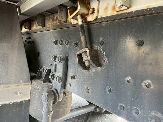 三菱ふそうスーパーグレートアルミウイング大型（10t）[写真37]