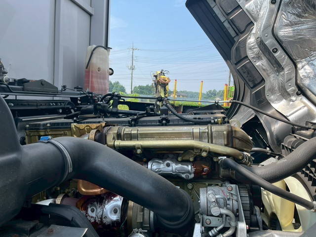 三菱ふそうスーパーグレートアルミウイング大型（10t）[写真40]