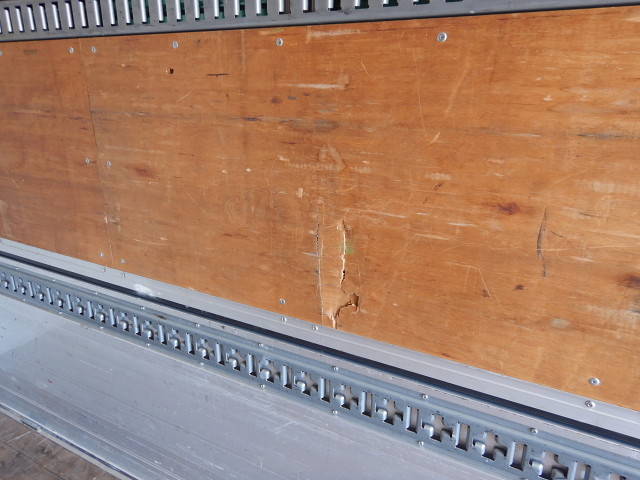 日野レンジャーアルミウイング中型（4t）[写真35]