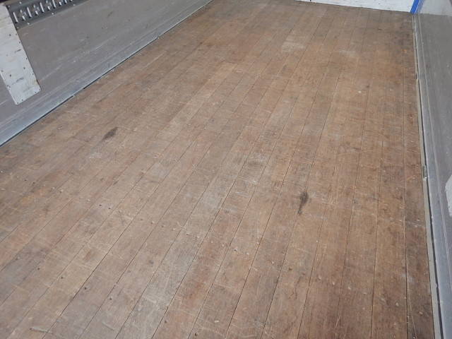 日野レンジャーアルミウイング中型（4t）[写真37]