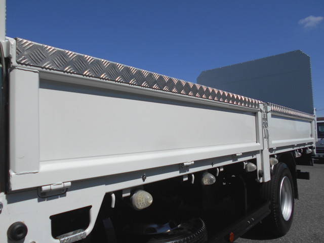 三菱ふそうキャンター平ボディ小型（2t・3t）[写真14]