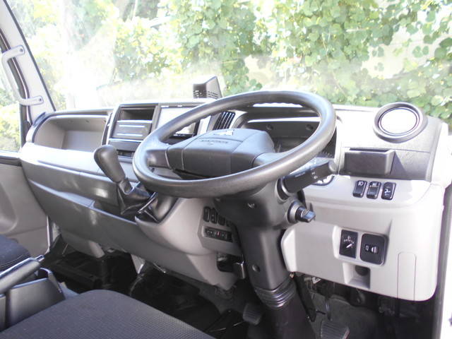 三菱ふそうキャンター平ボディ小型（2t・3t）[写真25]