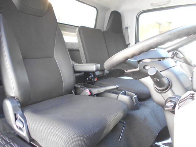 三菱ふそうキャンター平ボディ小型（2t・3t）[写真26]