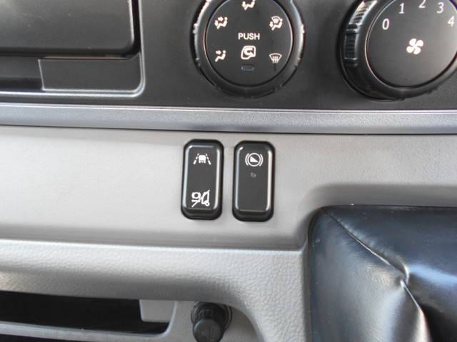 三菱ふそうキャンター平ボディ小型（2t・3t）[写真32]