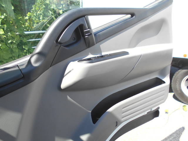 三菱ふそうキャンター平ボディ小型（2t・3t）[写真38]