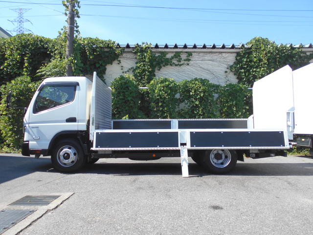 三菱ふそうキャンター平ボディ小型（2t・3t）[写真06]