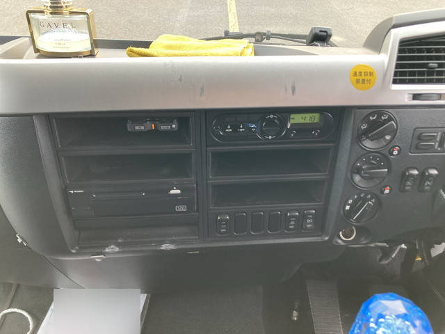 三菱ふそうファイターセルフクレーン5段増トン（6t・8t）[写真38]