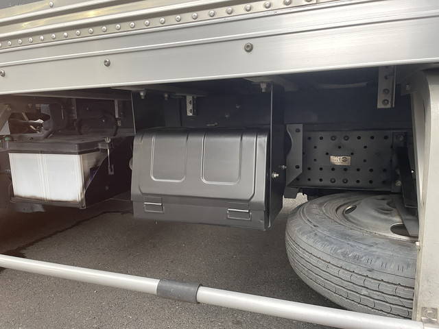 いすゞエルフアルミバン小型（2t・3t）[写真09]