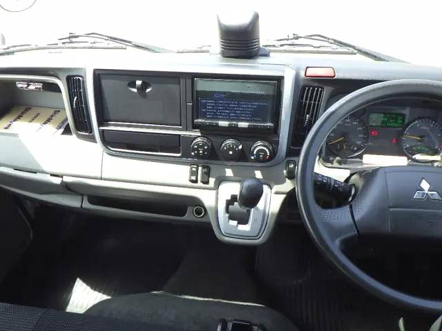 三菱ふそうキャンターアルミバン小型（2t・3t）[写真14]