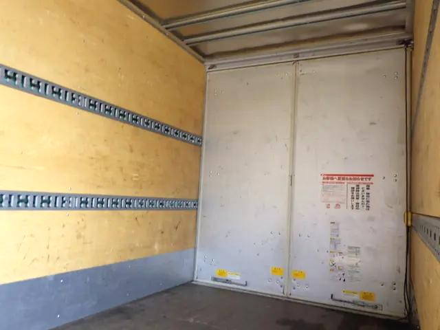 三菱ふそうキャンターアルミバン小型（2t・3t）[写真32]