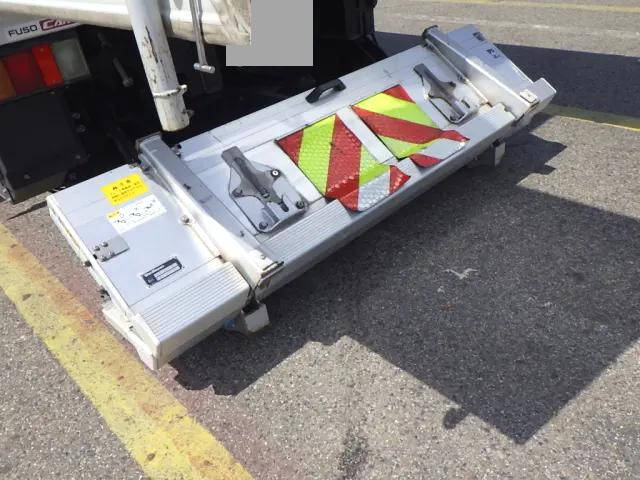 三菱ふそうキャンターアルミバン小型（2t・3t）[写真33]