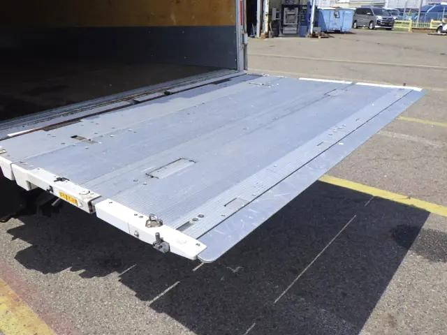 三菱ふそうキャンターアルミバン小型（2t・3t）[写真36]