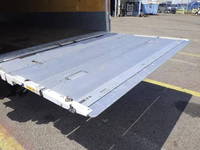 三菱ふそうキャンターアルミバン小型（2t・3t）[写真37]