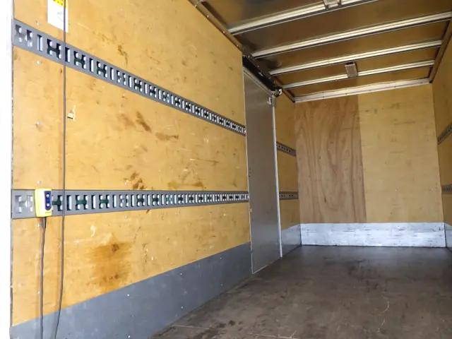 三菱ふそうキャンターアルミバン小型（2t・3t）[写真08]