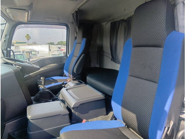 いすゞギガ深ダンプ（土砂禁ダンプ）大型（10t）[写真23]