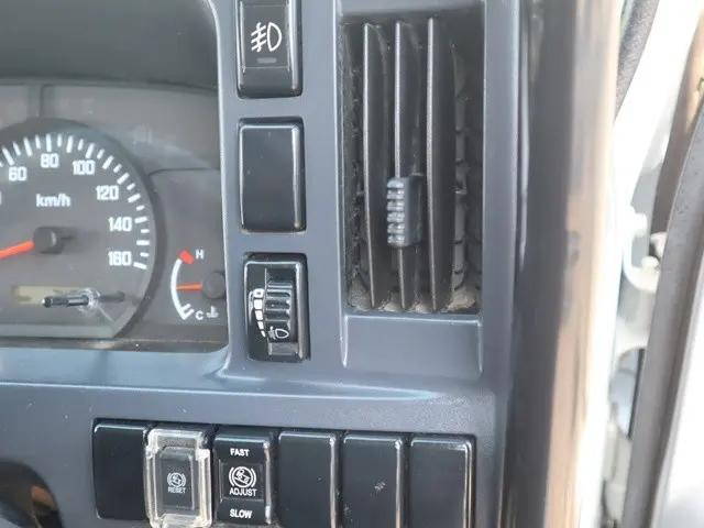 いすゞエルフダブルキャブ・ダンプ小型（2t・3t）[写真36]