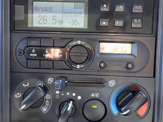 いすゞエルフ冷凍車（冷蔵車）小型（2t・3t）[写真22]