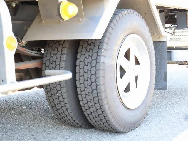 いすゞエルフ冷凍車（冷蔵車）小型（2t・3t）[写真24]