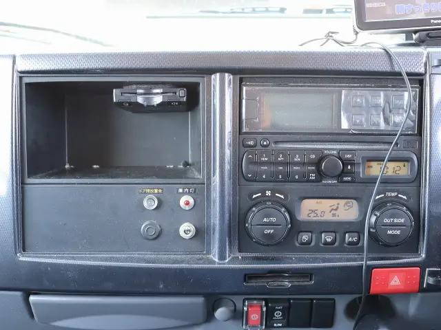 いすゞエルフ冷凍車（冷蔵車）小型（2t・3t）[写真27]