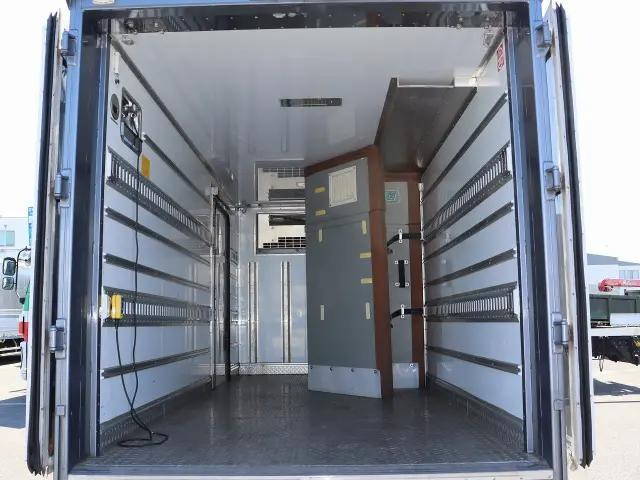 いすゞエルフ冷凍車（冷蔵車）小型（2t・3t）[写真09]