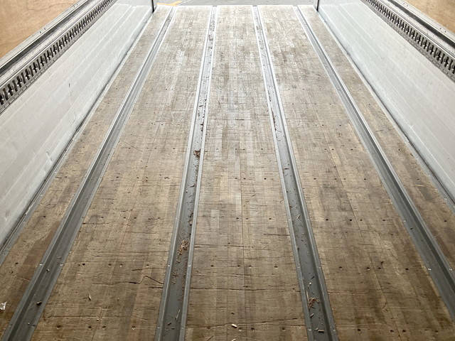 UDトラックスコンドルアルミウイング増トン（6t・8t）[写真15]