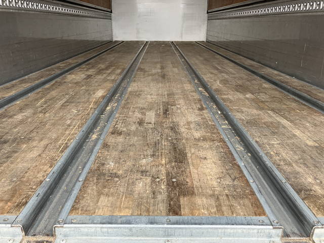 UDトラックスコンドルアルミウイング増トン（6t・8t）[写真16]