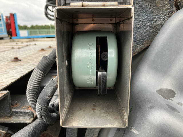 日野プロフィアトレーラーヘッド（トラクターヘッド）大型（10t）[写真15]