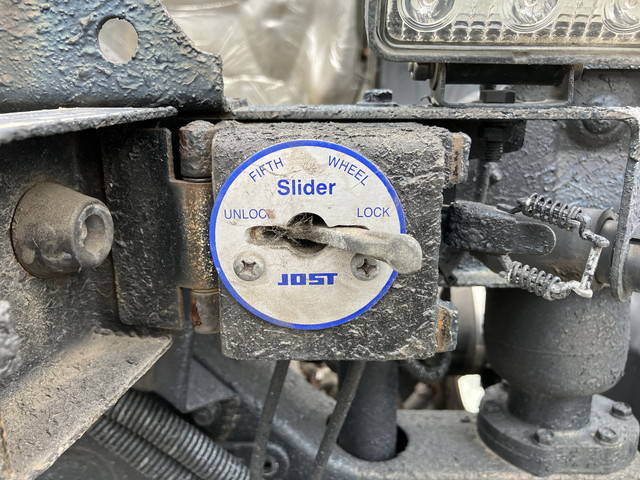 日野プロフィアトレーラーヘッド（トラクターヘッド）大型（10t）[写真16]