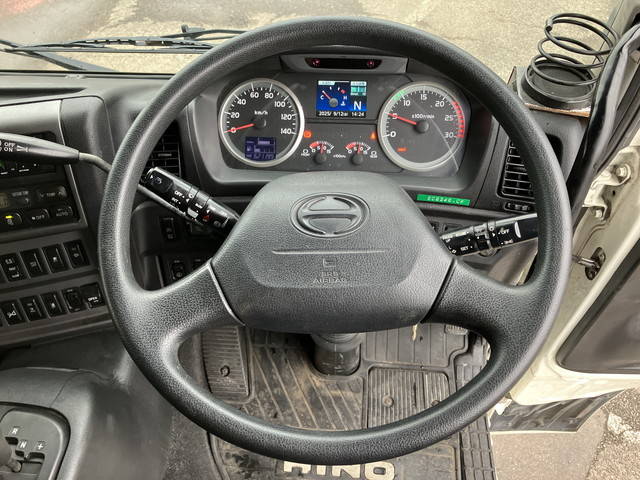 日野プロフィアトレーラーヘッド（トラクターヘッド）大型（10t）[写真32]