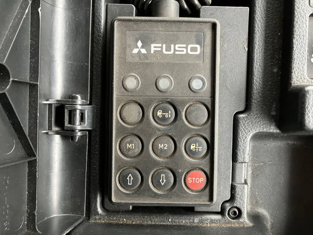 日野プロフィアトレーラーヘッド（トラクターヘッド）大型（10t）[写真37]