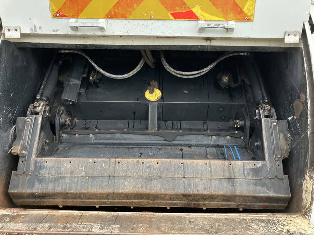いすゞフォワードパッカー車（塵芥車）中型（4t）[写真11]