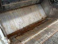 いすゞフォワードパッカー車（塵芥車）中型（4t）[写真15]