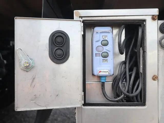 三菱ふそうキャンター平ボディ小型（2t・3t）[写真10]