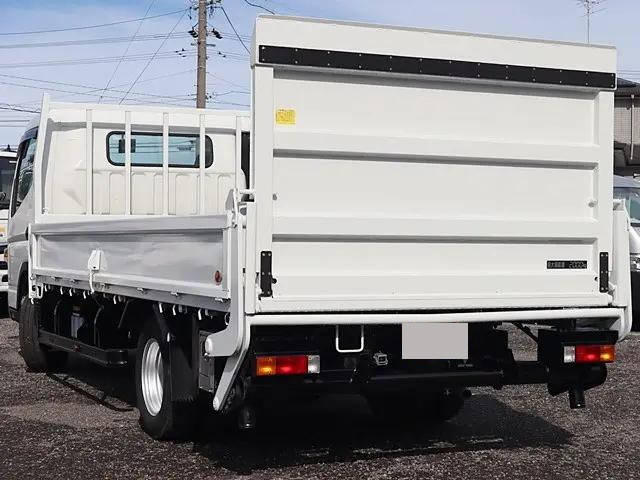 三菱ふそうキャンター平ボディ小型（2t・3t）[写真02]