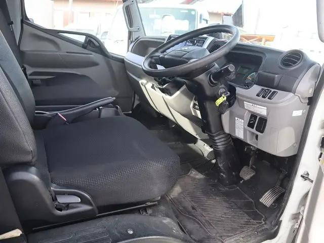 三菱ふそうキャンター平ボディ小型（2t・3t）[写真29]